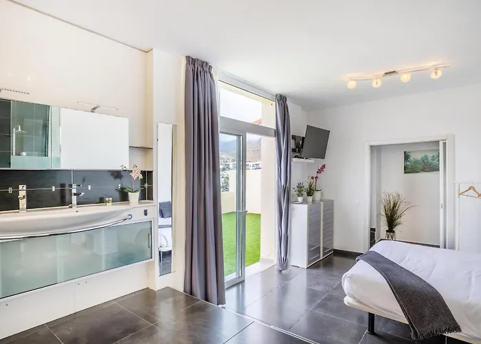 Будинок відпочинку Olbia Charming Dreamview With Jacuzzi